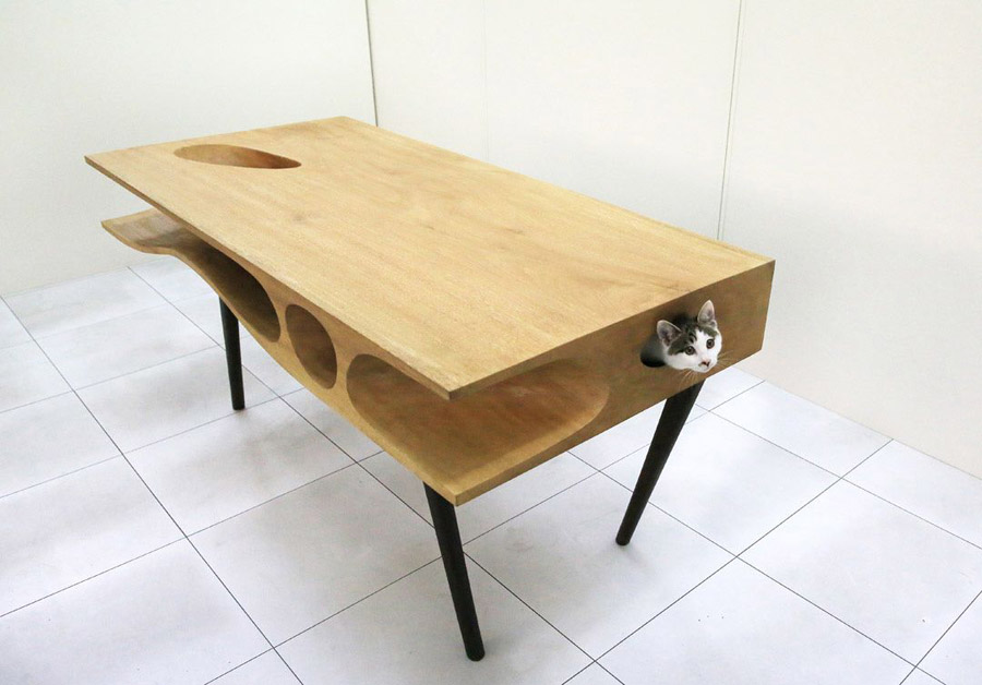 Необычный стол для кота, фото