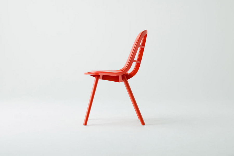 Дизайнерский стул красного цвета, фото