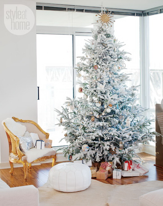 Оформление белой новогодней елки