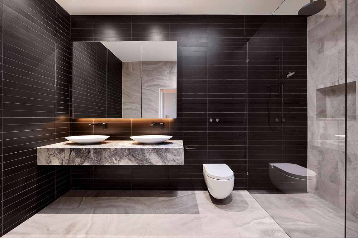 Современный минимализм: ванная комната темного цвета, фото
