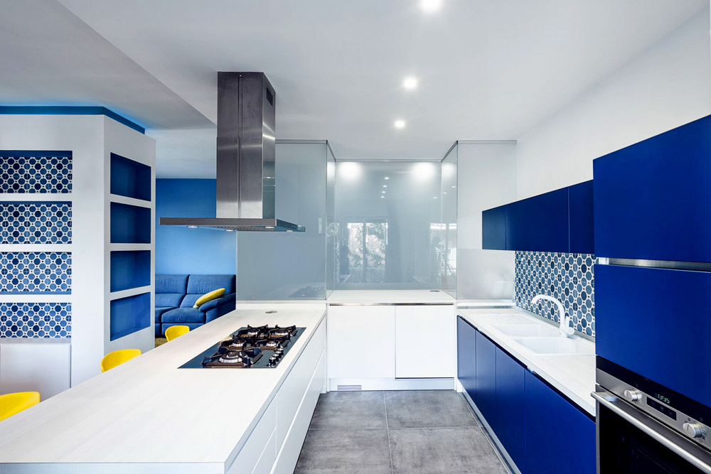 Кухня в синем цвете, фото