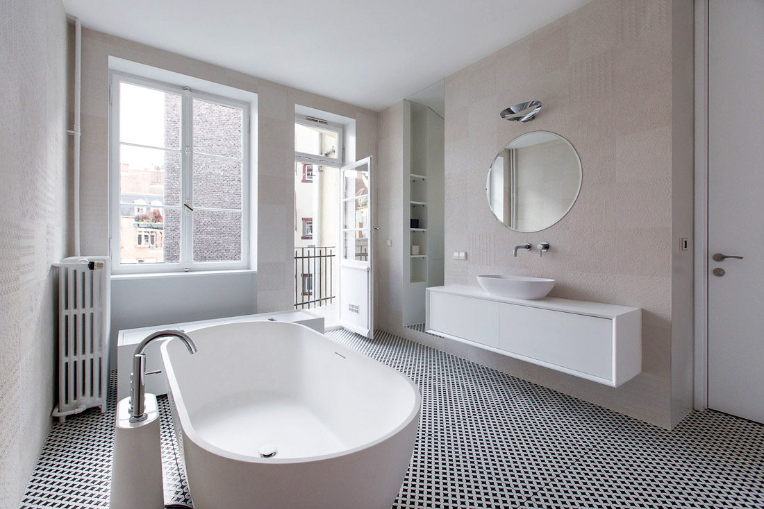 Просторная ванная в стиле современный модерн, фото