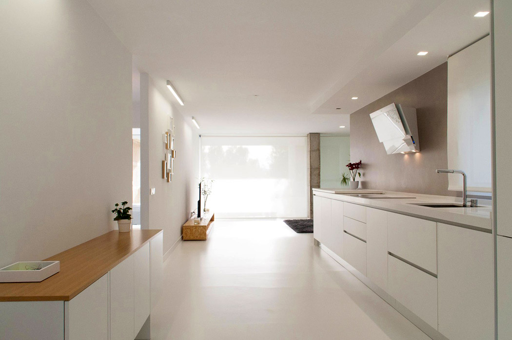 Кухня в стиле минимализм в маленькой квартире, фото