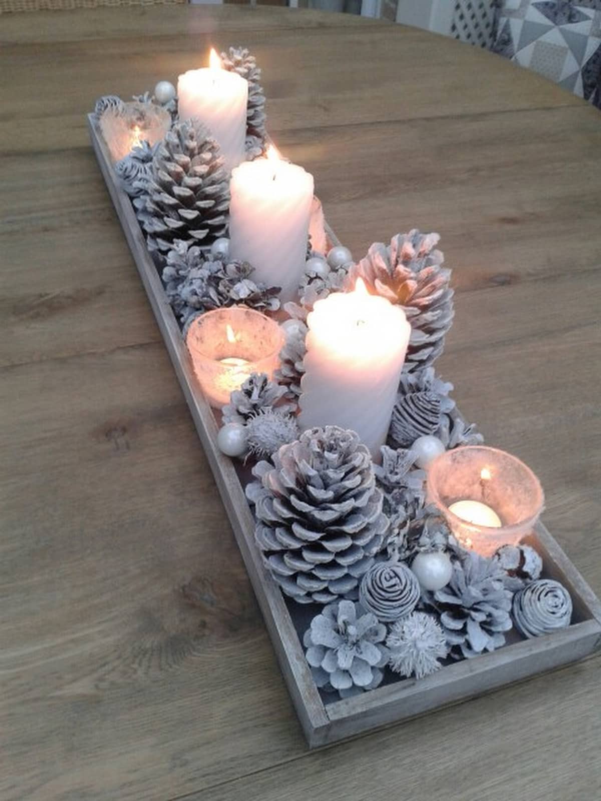 красиво прикрасити новорічний стіл свічки