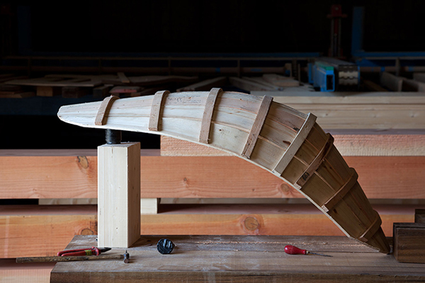Производство деревянного кресла Carvel, фото