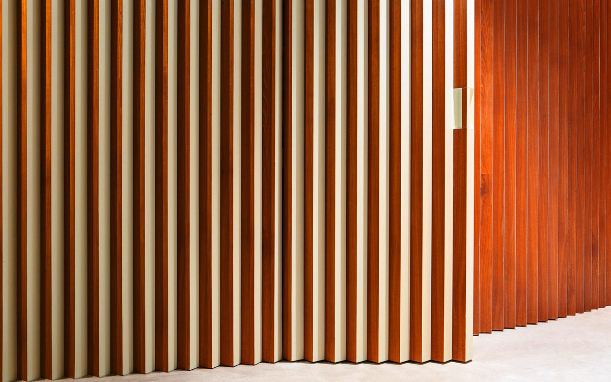 Полукруглая стена в коридоре, фото