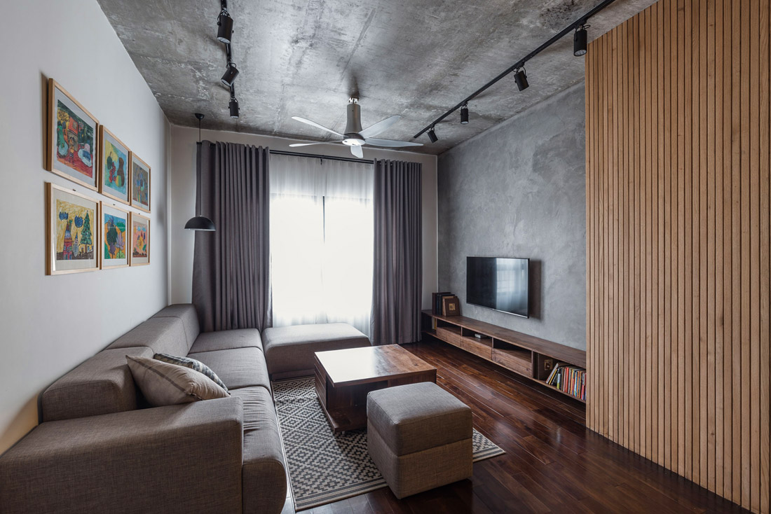 Современный интерьер гостиной: дерево и бетон, фото
