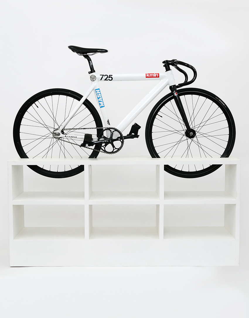 Хранение велосипеда в маленькой квартире, фото