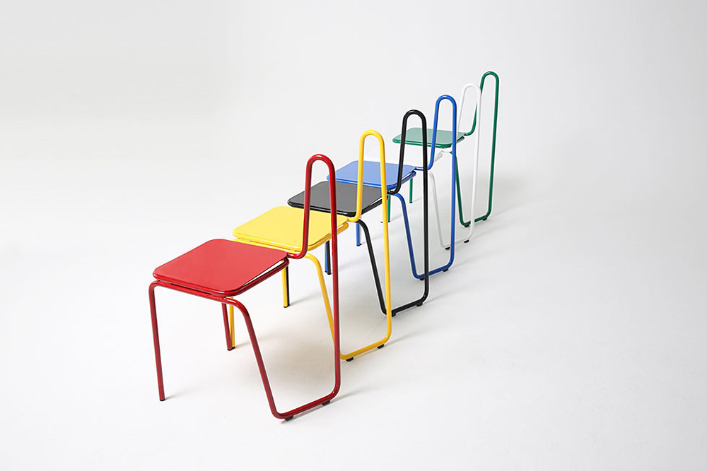 Разноцветные металлические стулья One Liner, фото
