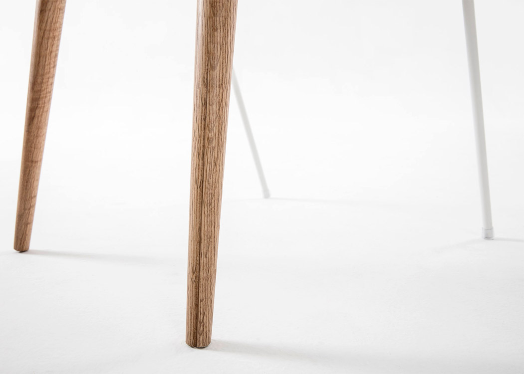 Ножки стула: деревянно-металлический каркас, фото