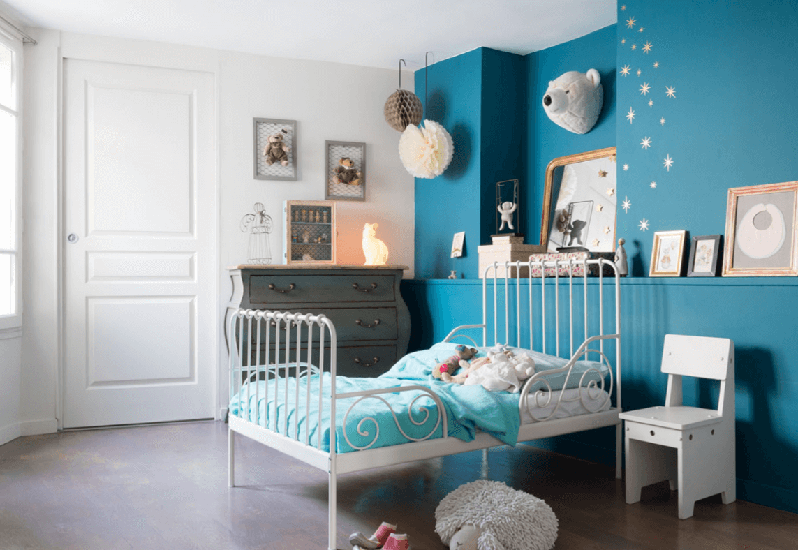 Дизайн интерьера детской комнаты в голубом цвете, фото