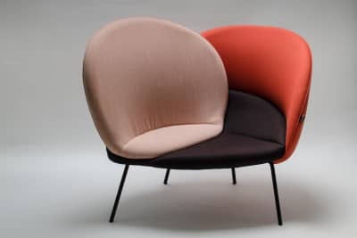 Чудесное превращение необычной подушки в удобное мягкое кресло, фото