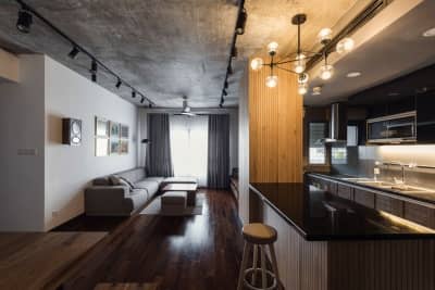 Дерево и бетон: элегантная квартира с элементами лофта, фото