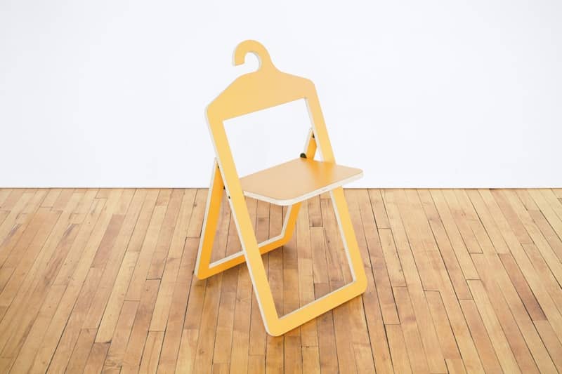 Розкладний стілець-вішалка — два в одному, фото